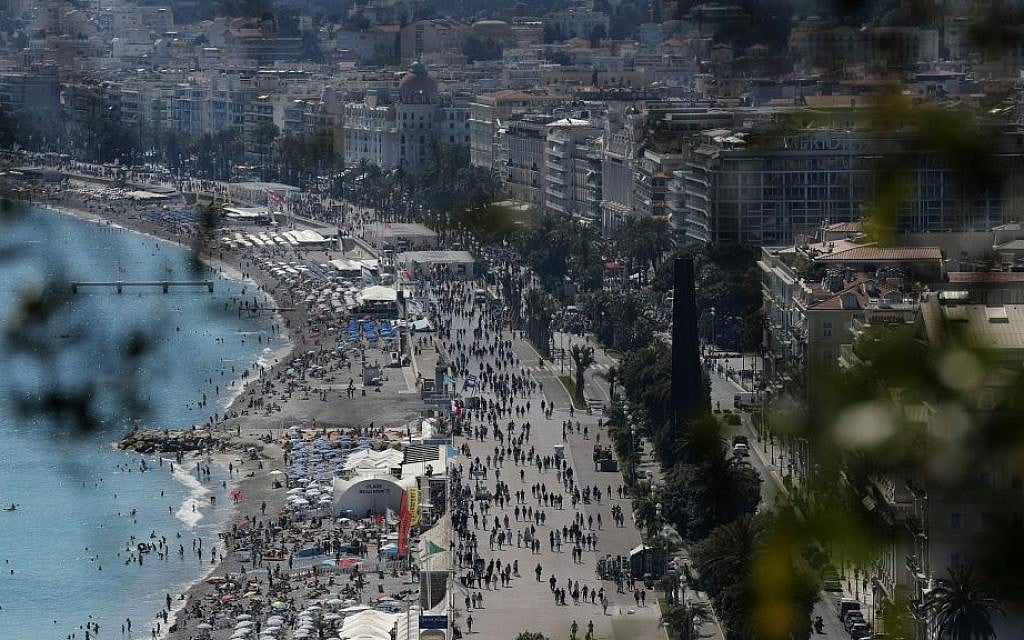 View of the famed Promenade des Anglais in Nice, southern France, Sunday, July 17, 2016, three days after a truck mowed through revelers. (AP Photo/Francois Mori)