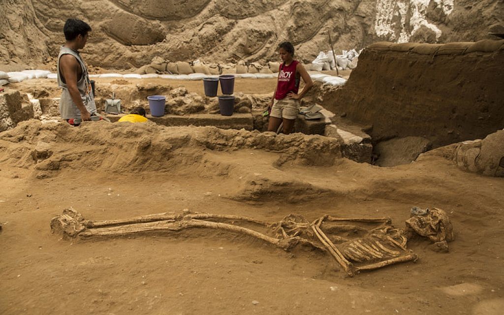 A 10th-9th century BCE burial in the excavation of the Philistine cemetery by the Leon Levy Expedition to Ashkelon. (Tsafrir Abayov/Leon Levy Expedition)