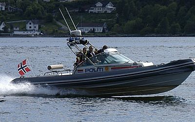 Norwegian police boat cruising up the Drøbak Sound in the Oslo Fjord. (Wikipedia/Krister Brandser/public domain)
