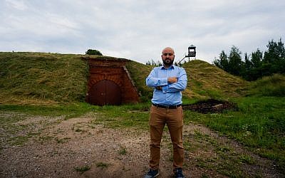 Jonny Daniels, founder of the Poland-based Holocaust commemoration group From the Depths, at the entrance to the Seventh Fort in Kaunas, Lithuania, July 12, 2016. (Cnaan Liphshiz) Jonny Daniels, founder of the Poland-based Holocaust commemoration group From the Depths, at the entrance to the Seventh Fort in Kaunas, Lithuania, July 12, 2016. (Cnaan Liphshiz)