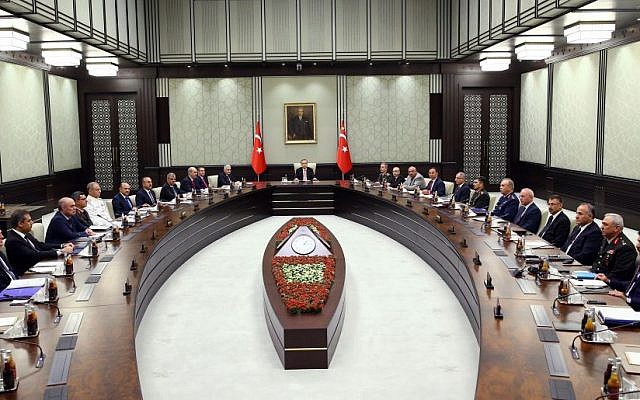 Turkey's President Recep Tayyip Erdogan heads an emergency meeting of the National Security Council, July 20, 2016. (Kayhan Ozer/Presidential Press Service, Pool via AP)
