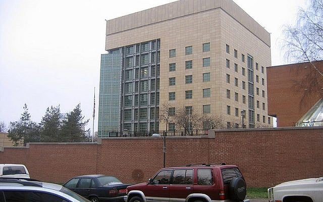The Embassy of the United States in Moscow, Russia seen on November 20, 2006. (Wikimedia commons) 