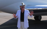 Carlos Santana lands in Israel for his July 30, 2016 concert (Courtesy Orit Pnini)