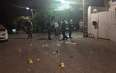 The scene at Petah Tikva Street in south Tel Aviv after a man was shot dead by police after pulling a gun on them, July 28, 2016. (Israel Police)