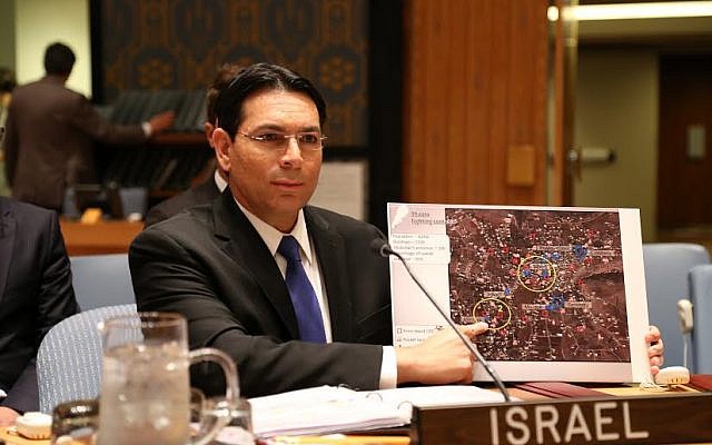 Israel's Ambassador to the UN Danny Danon shows the Security Council a map of Hezbollah positions in Lebanon, at a July 12, 2016 meeting on the 10th anniversary of the Second Lebanon War (Photo: Courtesy) 