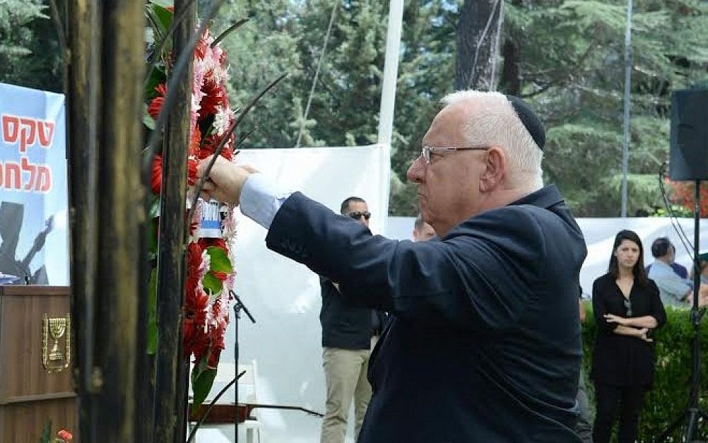 President Reuven Rivlin attends a memorial service to mark the 10th anniversary of the Second Lebanon War, at Mount Herzl military cemetery in Jerusalem on July 19, 2016 (Mark Neiman/GPO)