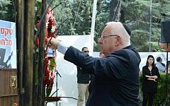 President Reuven Rivlin attends a memorial service to mark the 10th anniversary of the Second Lebanon War, at Mount Herzl military cemetery in Jerusalem on July 19, 2016 (Mark Neiman/GPO)