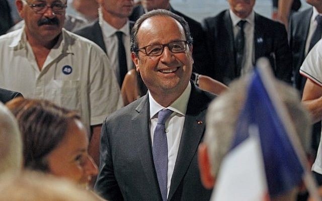 French President Francois Hollande meets the public after unveiling a plaque for the start of the enlargement works of the A9 highway, in Rivesaltes, southern France, July 28, 2016. (AFP/RAYMOND ROIG) French President Francois Hollande meets the public after unveiling a plaque for the start of the enlargement works of the A9 highway, in Rivesaltes, southern France, July 28, 2016. (AFP/RAYMOND ROIG)