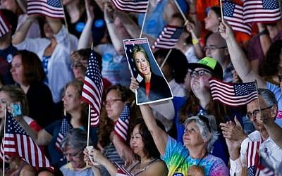 Supporters await the arrival of US Democratic presidential nominee Hillary Clinton during a rally in Philadelphia, Pennsylvania on July 29, 2016. (AFP PHOTO / EDUARDO MUNOZ ALVAREZ)