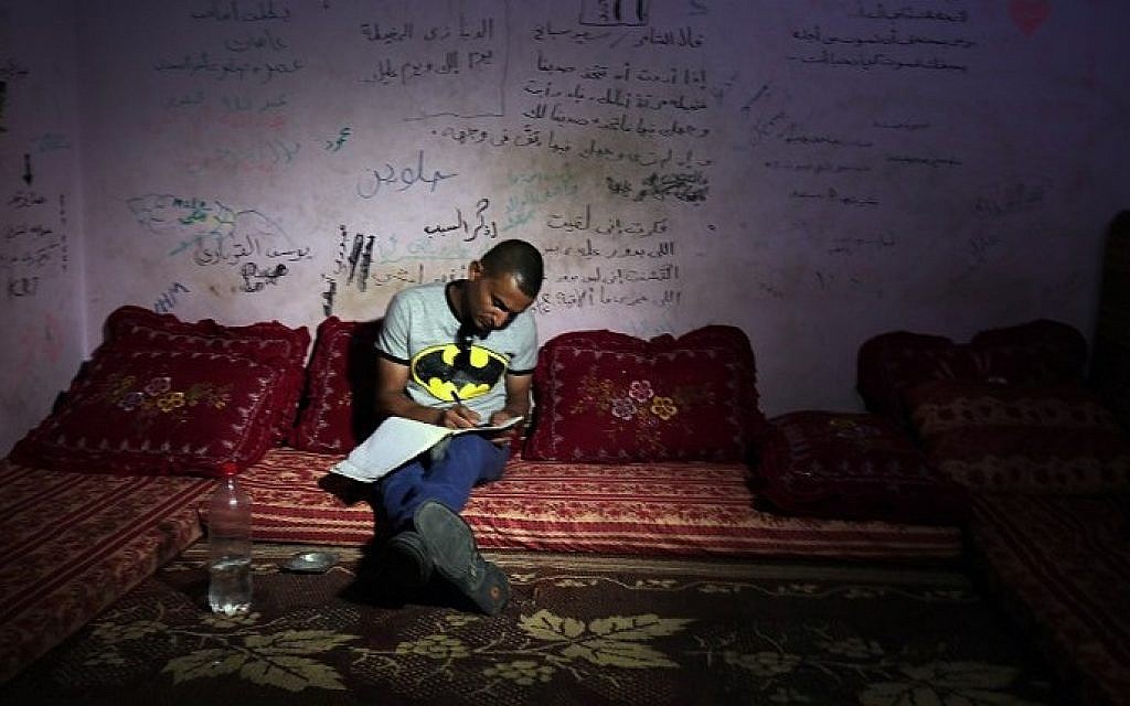 Palestinian singer Adel Meshoukhi writing at his home in Rafah in the southern Gaza Strip, July 29, 2016. (AFP /SAID KHATIB) Palestinian singer Adel Meshoukhi writing at his home in Rafah in the southern Gaza Strip, July 29, 2016. (AFP /SAID KHATIB)