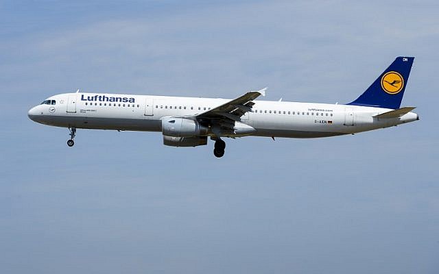 This file photo taken on June 06, 2016 shows an airplane of the German airline Lufthansa landing at Barcelona's airport in El Prat de Llobregat. (AFP PHOTO / JOSEP LAGO) This file photo taken on June 06, 2016 shows an airplane of the German airline Lufthansa landing at Barcelona's airport in El Prat de Llobregat. (AFP PHOTO / JOSEP LAGO)