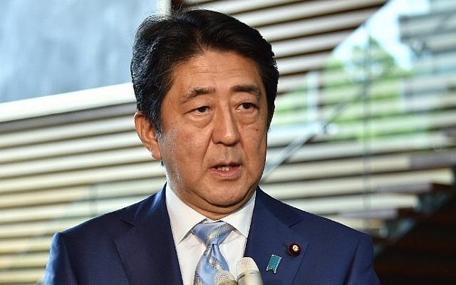 Japan's Prime Minister Shinzo Abe speaks to reporters at his official residence in Tokyo following a ballistic missile launch by North Korea, August 3, 2016. (AFP/KAZUHIRO NOGI)