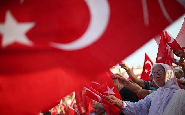 People wave Turkish flags during a rally in Gundogdu Square in Izmir on August 4, 2016, protesting against the failed July 15 military coup attempt. (AFP PHOTO/EMRE TAZEGUL)