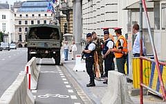 Police outside of the Belgian Prime Minister's Office in Brussels on August 7, 2016. (AFP/Belga/Nicolas Maeterlinck)