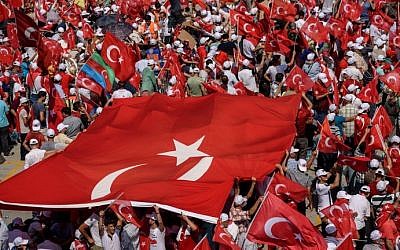Demonstrators wave Turkish flags on August 7, 2016 in Istanbul during a rally against a failed military coup on July 15. (AFP PHOTO / OZAN KOSE)