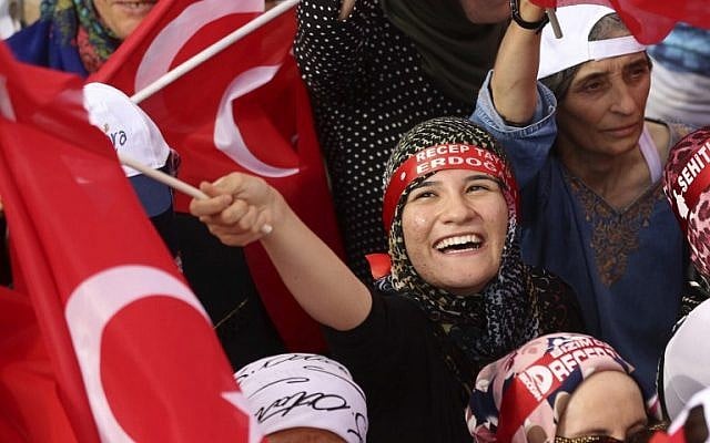 A woman reacts as people wave Turkish national flags at Kizilay Democracy Square during a rally against failed military coup, in Ankara, August 7, 2016. (AFP/ADEM ALTAN) A woman reacts as people wave Turkish national flags at Kizilay Democracy Square during a rally against failed military coup, in Ankara, August 7, 2016. (AFP/ADEM ALTAN)