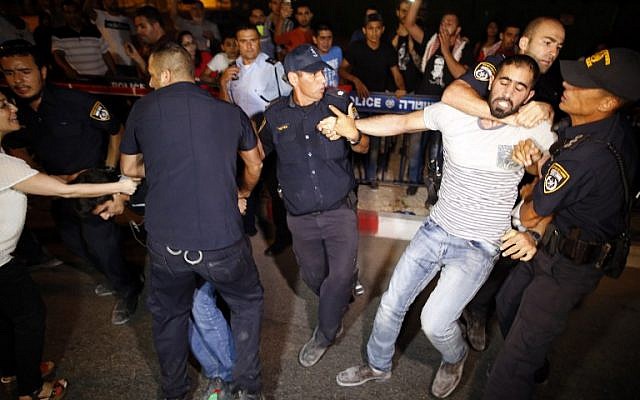 Israeli police arrest a Palestinian protester during a demonstration against administrative detention and in support of Palestinian prisoner Bilal Kayed, who has been fasting for 53 days over his detention without trial, outside the Ashkelon hospital where he is being held on August 9, 2016. (AFP PHOTO / AHMAD GHARABLI)