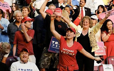 Supporters of US Republican presidential candidate Donald Trump cheer during a campaign rally in Fort Lauderdale, Florida, August 10, 2016. (AFP/Gaston De Cardenas)