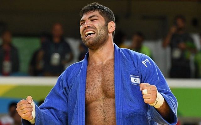 Israel's Or Sasson celebrates after defeating Cuba's Alex Garcia Mendoza to win the men's +100kg judo bronze medal at the Rio 2016 Olympic Games in Rio de Janeiro on August 12, 2016 (AFP PHOTO / Toshifumi KITAMURA)