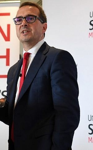 British opposition Labour Party leadership contender Owen Smith delivers a speech on the National Health Service at The University of Salford in Salford, north west England, on August 15, 2016. (AFP PHOTO / PAUL ELLIS) British opposition Labour Party leadership contender Owen Smith delivers a speech on the National Health Service at The University of Salford in Salford, north west England, on August 15, 2016. (AFP PHOTO / PAUL ELLIS)