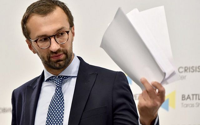 Ukrainian journalist and member of parliament Serhiy Leshchenko holds pages showing allegedly signings of payments to Donald Trump's presidential campaign chairman Paul Manafort from an illegal shadow accounting book of the party of former Ukrainian president Viktor Yanukovych during a press conference in Kiev on August 19, 2016. (AFP PHOTO/SERGEI SUPINSKY)