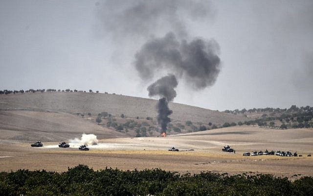 This picture taken from the Turkish Syrian border city of Karkamis in the southern region of Gaziantep, on August 24, 2016 shows Turkish army tanks and pro-Ankara Syrian opposition fighter trucks positioned two kilometers west from the Syrian Turkish border town of Jarablus. (AFP/ BULENT KILIC) This picture taken from the Turkish Syrian border city of Karkamis in the southern region of Gaziantep, on August 24, 2016 shows Turkish army tanks and pro-Ankara Syrian opposition fighter trucks positioned two kilometers west from the Syrian Turkish border town of Jarablus. (AFP/ BULENT KILIC)