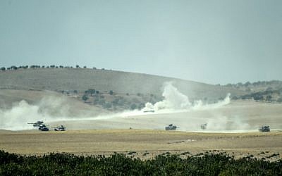 Turkish army tanks and pro-Ankara Syrian opposition fighters move west from the Syria border town of Jarabulus on August 24, 2016. (AFP PHOTO/BULENT KILIC)