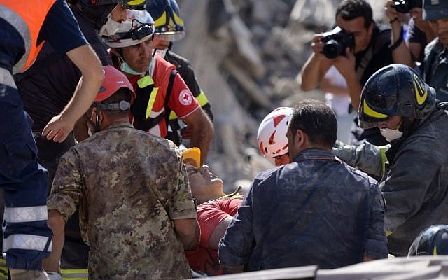 Rescue and emergency services personnel carry out search and rescue operations  work in Amatrice on August 24, 2016 after a powerful earthquake rocked central Italy. (AFP PHOTO / FILIPPO MONTEFORTE)