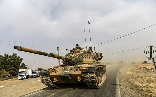 A picture taken around 5 kilometers west from the Syrian-Turkish border city of Karkamis in the southern region of Gaziantep, shows Turkish Army tanks driving to the Syrian border town of Jarabulus, August 25, 2016. (AFP/BULENT KILIC) A picture taken around 5 kilometers west from the Syrian-Turkish border city of Karkamis in the southern region of Gaziantep, shows Turkish Army tanks driving to the Syrian border town of Jarabulus, August 25, 2016. (AFP/BULENT KILIC)