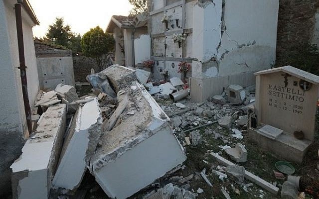A picture shows the damaged cemetery of Sant' Angelo, near Amatrice, on August 26, 2016, two days after a 6.2-magnitude earthquake struck the region killing some 267 people. AFP / MARIO LAPORTA)