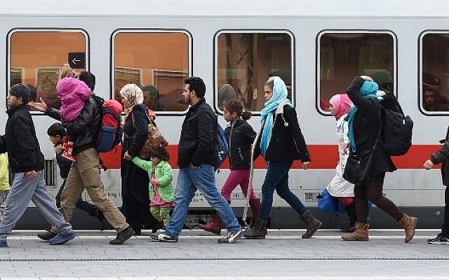 This file photo taken on November 18, 2015, shows migrants walking to a train at the central railway station in Passau, Germany. (AFP Photo/Chirstof Stache) This file photo taken on November 18, 2015, shows migrants walking to a train at the central railway station in Passau, Germany. (AFP Photo/Chirstof Stache)