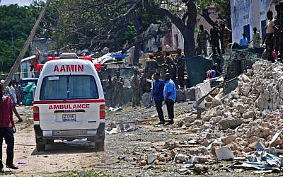 Emergency personnel and soldiers gather at the scene of a suicide car bomb blast on August 30, 2016 in Mogadishu, Somalia. (AFP PHOTO / Mohamed ABDIWAHAB) Emergency personnel and soldiers gather at the scene of a suicide car bomb blast on August 30, 2016 in Mogadishu, Somalia. (AFP PHOTO / Mohamed ABDIWAHAB)
