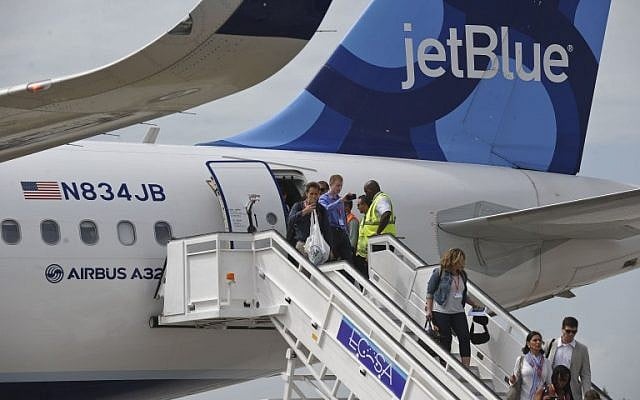 Passengers deplane upon arriving at the airport of Santa Clara, Cuba on August 31, 2016 on the first commercial flight between the United States and Cuba since 1961. (AFP Photo/Yamil Lage) Passengers deplane upon arriving at the airport of Santa Clara, Cuba on August 31, 2016 on the first commercial flight between the United States and Cuba since 1961. (AFP Photo/Yamil Lage)