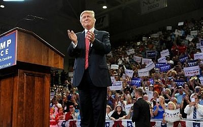 US Republican presidential candidate Donald Trump claps with the audience during a campaign event in Wilmington, North Carolina, August 9, 2016. (Sara D. Davis/Getty Images/AFP) US Republican presidential candidate Donald Trump claps with the audience during a campaign event in Wilmington, North Carolina, August 9, 2016. (Sara D. Davis/Getty Images/AFP)