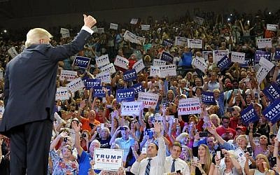 Republican presidential candidate Donald Trump thumbs-up the crowd during a campaign event at Trask Coliseum on August 9, 2016 in Wilmington, North Carolina. (Sara D. Davis/Getty Images/AFP)