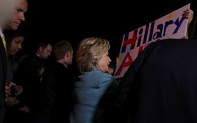 Democratic presidential nominee Hillary Clinton greets supporters after attending a fundraiser on August 23, 2016 in Piedmont, California. (Justin Sullivan/Getty Images/AFP)