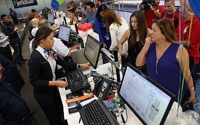 Passengers check in at the ticket counter in the Fort Lauderdale-Hollywood International Airport for JetBlue Flight 387 the first scheduled commercial flight to Cuba since 1961 on August 31, 2016. (Joe Raedle/Getty Images/AFP) Passengers check in at the ticket counter in the Fort Lauderdale-Hollywood International Airport for JetBlue Flight 387 the first scheduled commercial flight to Cuba since 1961 on August 31, 2016. (Joe Raedle/Getty Images/AFP)