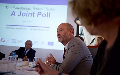David J. Geer of the European Union Representative Office in Jerusalem at a press conference about public opinions on the two-state solution to the Israeli-Palestinian conflict, Jerusalem, August 22, 2016. (Konrad-Adenauer-Stiftung)