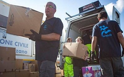 IsraAID volunteers help bring supplies to earthquake victims in Scai, Italy. August 27, 2016. (Courtesy)