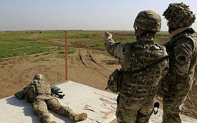 American and Spanish trainers use live ammunition in training exercises at the Basmaya base, 40 kilometers southeast of Baghdad, Iraq, January 24, 2016. (AP/Karim Kadim, File)