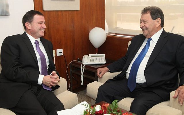 MK Ben-Eliezer presents his candidacy for President of Israel to Knesset Speaker Yuli Edelstein, May 27, 2014.(Issac Harari/Knesset Spokesperson/Flash90)