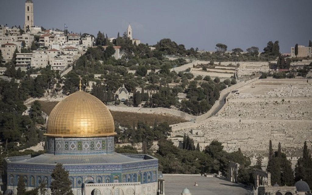 View of the Dome of the Rock on the Temple Mount, in the Old City of Jerusalem, with the Mount of Olives behind it, on September 29, 2015. (Hadas Parush/Flash90)