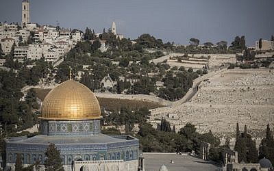 View of the Dome of the Rock on the Temple Mount, in the Old City of Jerusalem, with the Mount of Olives behind it, on September 29, 2015. (Hadas Parush/Flash90)
