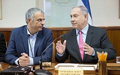Prime Minister Benjamin Netanyahu (right) seen with Finance Minister Moshe Kahlon at the weekly cabinet meeting in Jerusalem on August 11, 2016. (Emil Salman/Pool)