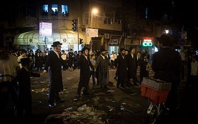 Illustrative. Ultra-Orthodox men protest against the arrest of an IDF draft-dodger, in Jerusalem August 19, 2016. (Yonatan Sindel/Flash90)