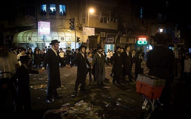 Illustrative. Ultra-Orthodox men protest against the arrest of an IDF draft-dodger, in Jerusalem August 19, 2016. (Yonatan Sindel/Flash90) Illustrative. Ultra-Orthodox men protest against the arrest of an IDF draft-dodger, in Jerusalem August 19, 2016. (Yonatan Sindel/Flash90)
