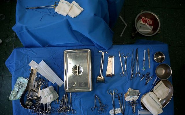 Surgery tools during a kidney transplant operation at Modarres Hospital in Tehran, Iran, July 2, 2016. (AP/Ebrahim Noroozi)