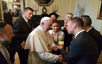 Pope Francis receiving his membership card to the Krakow Jewish Community Center from its director, Jonathan Ornstein, July 31, 2016. (Courtesy of Krakow JCC)