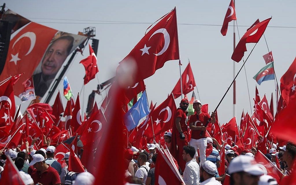Thousands of people attend a rally in Istanbul, Sunday, August 7, 2016. (AP/Emrah Gurel)