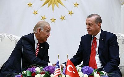 US Vice President Joe Biden and Turkish President Recep Tayyip Erdogan shake hands after a meeting in Ankara, Turkey, Wednesday, Aug. 24, 2016. (Kayhan Ozer, Presidential Press Service Pool via AP)